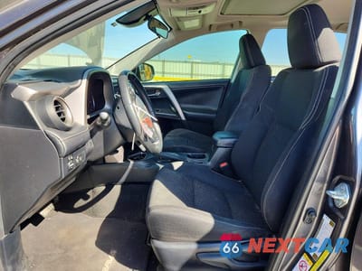 Zdjęcie 7 z 14 samochodu: 2017 TOYOTA RAV4 XLE VIN:JTMWFREV2HJ719015 - miniatura