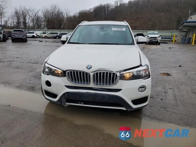 Piąte zdjęcie samochodu w środku: 2017 BMW X3 SDRIVE28I VIN:5UXWZ7C3XH0V91737 - miniatura