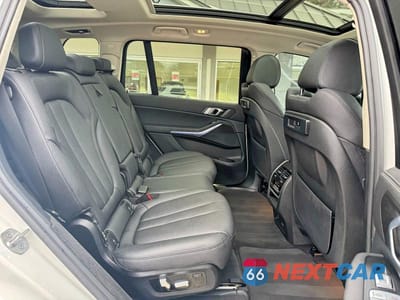 Zdjęcie 6 z 12 samochodu: 2021 BMW X7 XDRIVE40I VIN:5UXCW2C00M9H53341 - miniatura