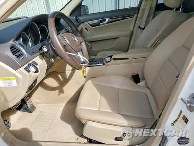 Zdjęcie 7 z 13 samochodu: 2013 MERCEDES-BENZ C 250 VIN:WDDGF4HB0DR285381 - miniatura