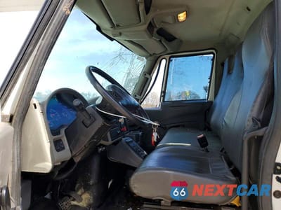 Piąte zdjęcie samochodu w środku: 2013 INTERNATIONAL 7300 BUCKET TRUCK VIN:1HTWBAAN9DJ203668 - miniatura