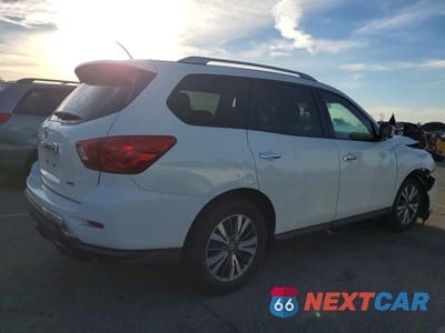 Trzecie zdjęcie samochodu z tyłu: 2018 NISSAN PATHFINDER S VIN:5N1DR2MM3JC652056 - miniatura