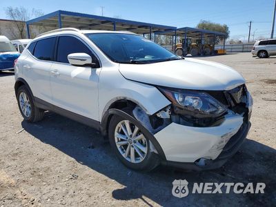 Czwarte zdjęcie samochodu z boku: 2019 NISSAN ROGUE SPORT SV VIN:JN1BJ1CP7KW241822 - miniatura