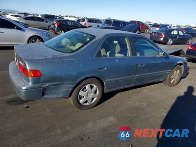 Trzecie zdjęcie samochodu z tyłu: 2000 TOYOTA CAMRY LE VIN:JT2BG22K2Y0408745 - miniatura