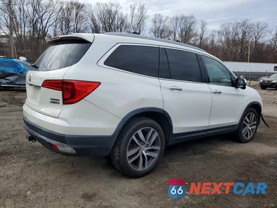 Trzecie zdjęcie samochodu z tyłu: 2017 HONDA PILOT TOURING VIN:5FNYF6H97HB092485 - miniatura