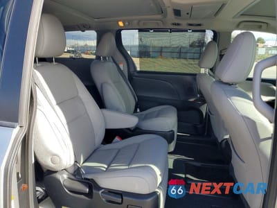 Zdjęcie 11 z 14 samochodu: 2019 TOYOTA SIENNA VIN:5TDYZ3DC6KS988173 - miniatura