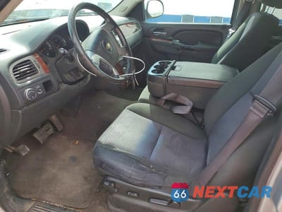 Zdjęcie 7 z 13 samochodu: 2013 CHEVROLET SUBURBAN C1500 LS VIN:1GNSCHE06DR102533 - miniatura