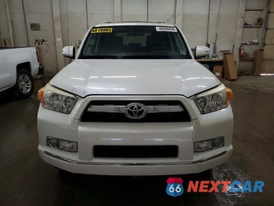 Piąte zdjęcie samochodu w środku: 2011 TOYOTA 4RUNNER SR5 VIN:JTEBU5JR4B5049422 - miniatura