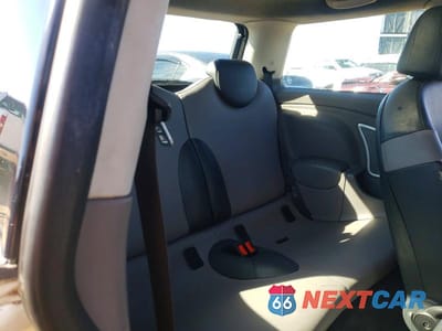 Zdjęcie 10 z 11 samochodu: 2005 MINI COOPER VIN:WMWRC33435TJ66305 - miniatura