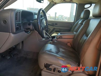 Zdjęcie 7 z 13 samochodu: 2004 CHEVROLET SUBURBAN C1500 VIN:3GNEC16Z04G330223 - miniatura