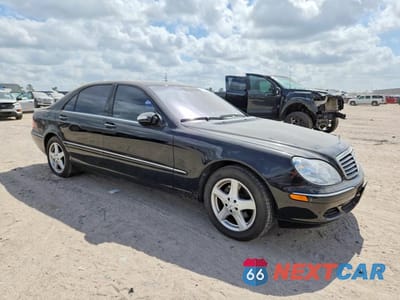 Czwarte zdjęcie samochodu z boku: 2004 MERCEDES-BENZ S 430 VIN:WDBNG70J04A395640 - miniatura