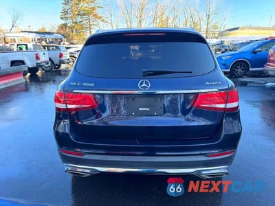 Czwarte zdjęcie samochodu z boku: 2018 MERCEDES-BENZ GLC 300 4MATIC VIN:WDC0G4KB2JV082572 - miniatura