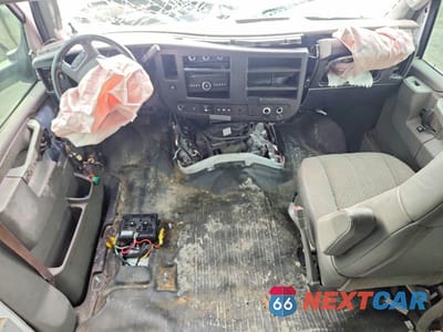 Zdjęcie 8 z 12 samochodu: 2021 CHEV EXPRESS G3500 VIN:1GB3GRC72M1305753 - miniatura
