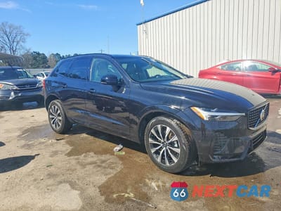 Czwarte zdjęcie samochodu z boku: 2024 VOLVO XC60 PLUS VIN:YV4L12RL9R1919390 - miniatura
