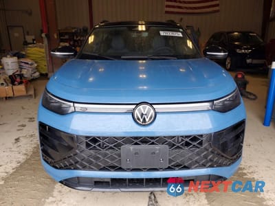 Piąte zdjęcie samochodu w środku: 2025 VOLKSWAGEN TIGUAN SE R-LINE BLACK VIN:3VVGR7RM6SM040314 - miniatura