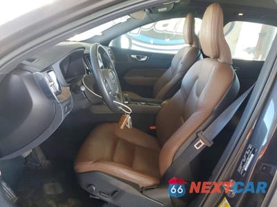 Zdjęcie 7 z 13 samochodu: 2022 VOLVO XC60 B5 MOMENTUM VIN:YV4L12RK3N1050500 - miniatura