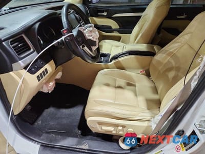 Zdjęcie 7 z 13 samochodu: 2019 TOYOTA HIGHLANDER XLE VIN:5TDJZRFH7KS572744 - miniatura