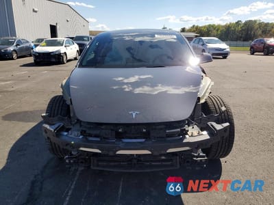 Piąte zdjęcie samochodu w środku: 2024 TESLA MODEL 3 VIN:5YJ3E1EB5RF762009 - miniatura