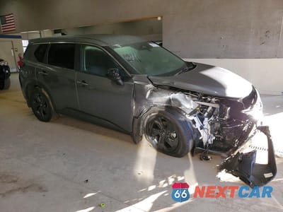 Czwarte zdjęcie samochodu z boku: 2026 NISSAN ROGUE SV VIN:5N1BT3BA5TC771818 - miniatura