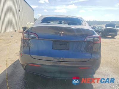 Zdjęcie 6 z 13 samochodu: 2023 TESLA MODEL Y VIN:7SAYGDEE7PA196525 - miniatura
