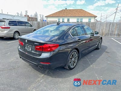 Czwarte zdjęcie samochodu z boku: 2018 BMW 530 XI VIN:WBAJA7C58JWA71740 - miniatura