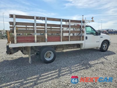 Trzecie zdjęcie samochodu z tyłu: 2002 FORD F350 SUPER DUTY VIN:1FDWF36F72EC89806 - miniatura