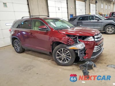 Czwarte zdjęcie samochodu z boku: 2019 TOYOTA HIGHLANDER XLE VIN:5TDJZRFH3KS943172 - miniatura