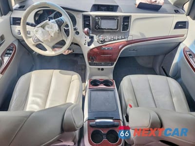 Zdjęcie 8 z 12 samochodu: 2014 TOYOTA SIENNA XLE 7-PASSENGER VIN:5TDDK3DC0ES082687 - miniatura