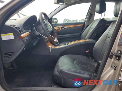 Zdjęcie 7 z 12 samochodu: 2007 MERCEDES-BENZ E 550 VIN:WDBUF72X07A984305 - miniatura