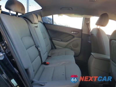Zdjęcie 10 z 12 samochodu: 2016 KIA FORTE LX VIN:KNAFX4A6XG5523620 - miniatura