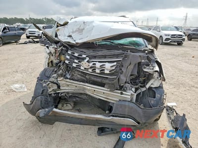 Piąte zdjęcie samochodu w środku: 2016 FORD EXPLORER XLT VIN:1FM5K7D85GGB04828 - miniatura