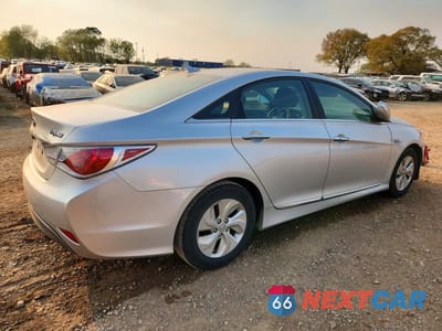 Trzecie zdjęcie samochodu z tyłu: 2013 HYUNDAI SONATA HYBRID BASE VIN:KMHEC4A44DA086236 - miniatura