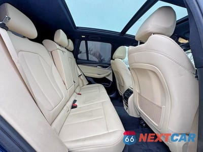 Zdjęcie 6 z 10 samochodu: 2019 BMW X3 SDRIVE30I VIN:5UXTR7C5XKLF30580 - miniatura
