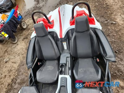 Piąte zdjęcie samochodu w środku: 2021 POLARIS SLINGSHOT S WITH TECHNOLOGY PACKAGE VIN:57XAATHD0M8141496 - miniatura