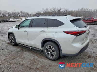 Drugie zdjęcie samochodu z przodu: 2022 TOYOTA HIGHLANDER XLE VIN:5TDHZRBH8NS581817 - miniatura