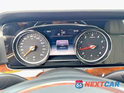 Zdjęcie 8 z 10 samochodu: 2017 MERCEDES-BENZ E 300 VIN:WDDZF4JB7HA218901 - miniatura