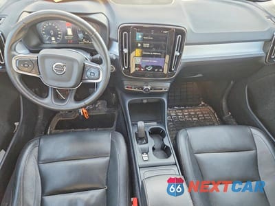 Zdjęcie 8 z 12 samochodu: 2021 VOLVO XC40 T5 MOMENTUM VIN:YV4162UK1M2537297 - miniatura