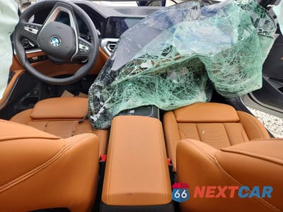 Zdjęcie 8 z 12 samochodu: 2022 BMW 330I VIN:3MW5R1J0XN8C76471 - miniatura