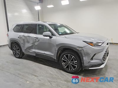 Czwarte zdjęcie samochodu z boku: 2025 TOYOTA GRAND HIGHLANDER HYBRID MAX PLATINUM VIN:5TDADAB51SS018787 - miniatura