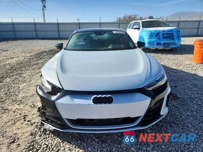 Piąte zdjęcie samochodu w środku: 2024 AUDI E-TRON GT PREMIUM PLUS VIN:WAUCJBFW7R7002041 - miniatura