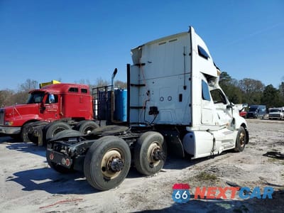 Czwarte zdjęcie samochodu z boku: 2020 INTERNATIONAL LT625 SEMI TRUCK VIN:3HSDZAPR1LN607884 - miniatura