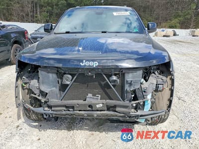 Piąte zdjęcie samochodu w środku: 2018 JEEP GRAND CHEROKEE LAREDO VIN:1C4RJFAG9JC422285 - miniatura