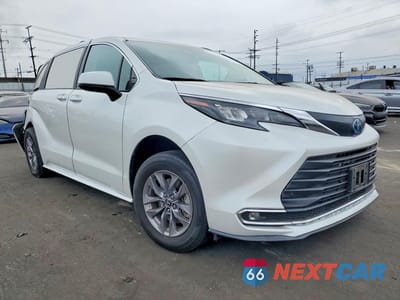 Czwarte zdjęcie samochodu z boku: 2024 TOYOTA SIENNA XLE 8-PASSENGER VIN:5TDYRKEC8RS198960 - miniatura