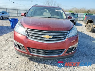 Piąte zdjęcie samochodu w środku: 2017 CHEVROLET TRAVERSE LT VIN:1GNKRHKD3HJ280474 - miniatura