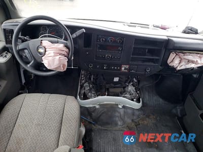 Zdjęcie 8 z 13 samochodu: 2025 CHEVROLET EXPRESS 3500 CARGO DELIVERY VAN VIN:1GCZGHF74S1101268 - miniatura