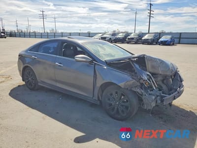 Czwarte zdjęcie samochodu z boku: 2013 HYUNDAI SONATA VIN:5NPEC4AB0DH514525 - miniatura
