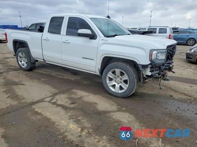 Czwarte zdjęcie samochodu z boku: 2019 GMC SIERRA LIMITED K1500 SLE VIN:2GTV2MEC2K1110775 - miniatura