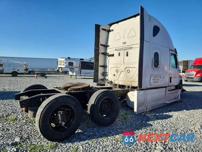 Czwarte zdjęcie samochodu z boku: 2022 FREIGHTLINER CASCADIA 126 SEMI TRUCK VIN:3AKJHHDR5NSNB4638 - miniatura