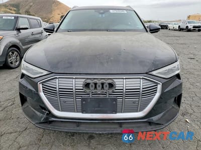 Piąte zdjęcie samochodu w środku: 2021 AUDI E-TRON PREMIUM PLUS VIN:WA1LAAGE8MB000544 - miniatura