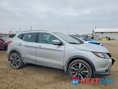 Czwarte zdjęcie samochodu z boku: 2018 NISSAN ROGUE SPORT SL VIN:JN1BJ1CR6JW289554 - miniatura